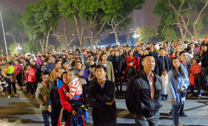 Đông đúc tại điểm giao thừa
