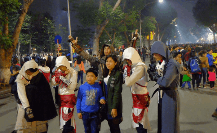 Nhóm cosplay tại đêm giao thừa
