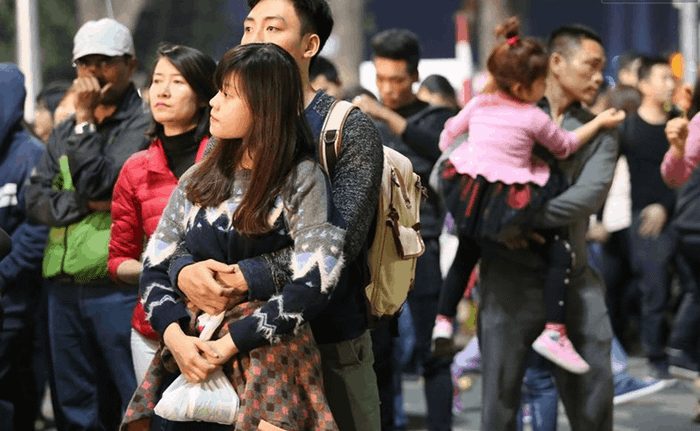 Ôm nhau ấm áp chào đón năm mới (sưu tầm)