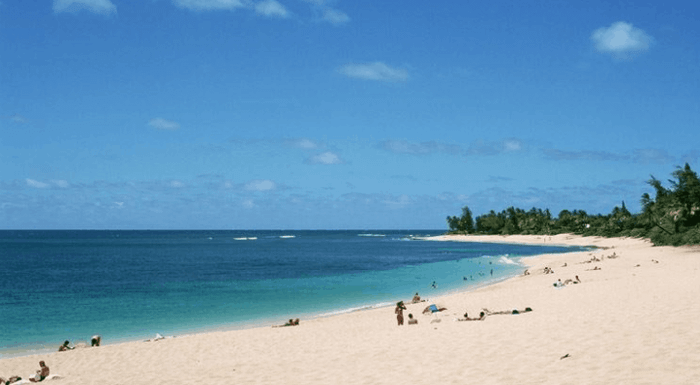 Bãi biển Hồ Cốc sạch sẽ và rộng lớn
