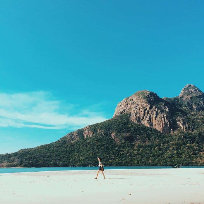 Bãi cát trắng bát ngát, mênh mông đến tận đáy lòng