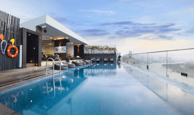 Bể bơi tinh tế tại Liberty Central Saigon Riverside