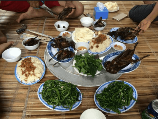 Thưởng thức đồ ăn dân dã cùng nhau