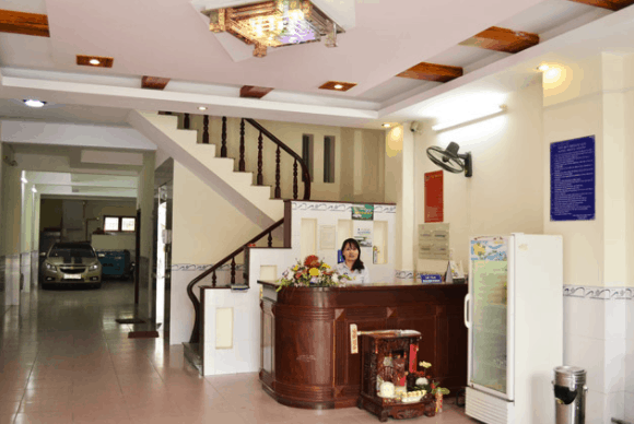 Sảnh lễ tân tại nhà nghỉ Hoa Lộc