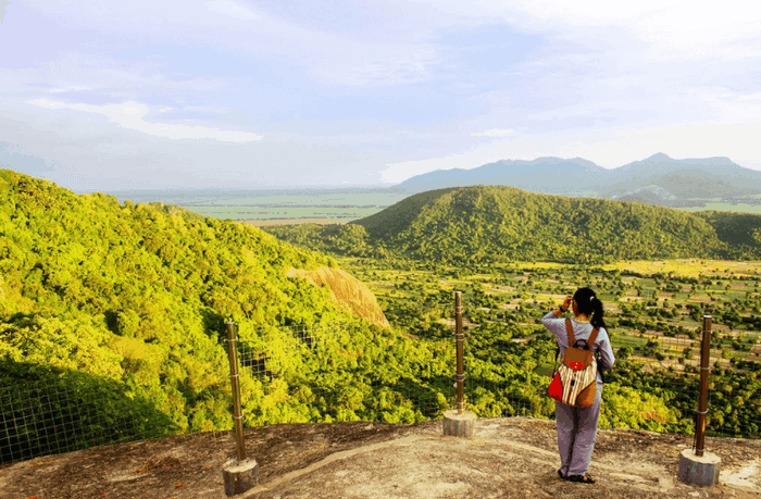 Trải nghiệm vẻ đẹp từ đỉnh cao Núi Cô Tô