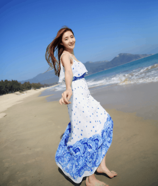 Chọn váy maxi dễ thương cho chuyến đi
