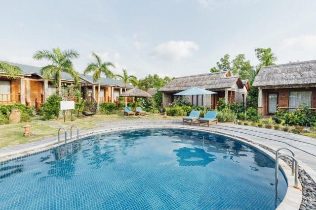 Khám phá không gian xanh mát tại Resort Cottage Village Phú Quốc (Ảnh ST)