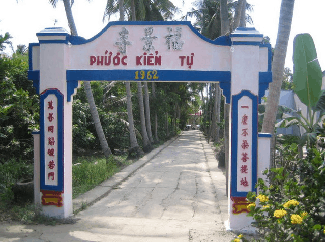 Cổng chùa Phước Kiển Tự