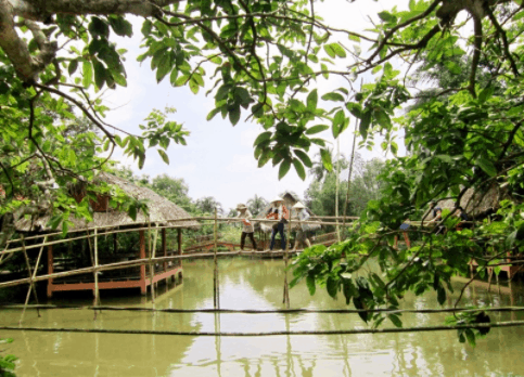 Trải nghiệm cảm giác lần đầu bước qua cầu khỉ