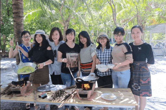 Thể hiện khả năng nấu nướng tại KDL Phú An Khang