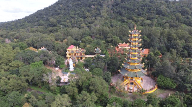 chùa thái sơn núi cậu