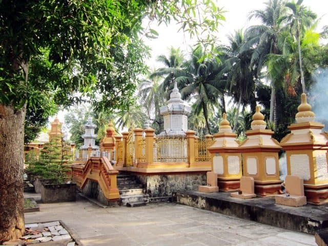 Những tháp tượng linh thiêng tại Chùa Vĩnh Tràng