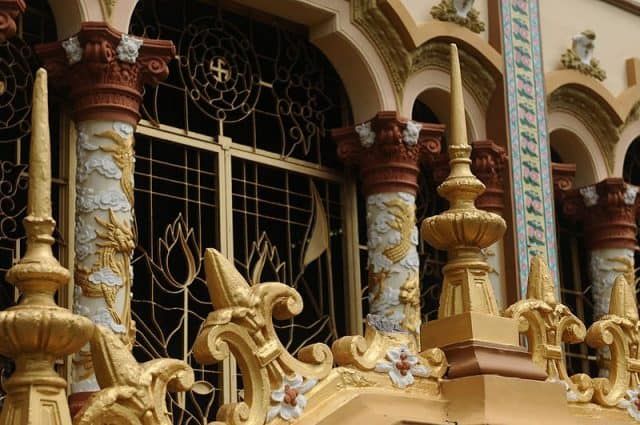 Nghệ thuật chạm trổ tinh tế trên tượng (ảnh ST)