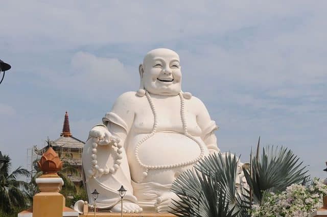 Phật Di Lặc mang đến phước lành (ảnh ST)