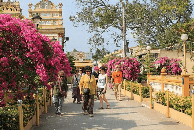 Chùa là điểm hành hương thuận lợi, đón hàng vạn du khách mỗi năm (ảnh ST)