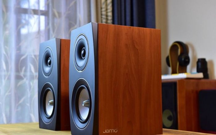 Màu sắc kết hợp một cách hoàn hảo của bộ Loa Jamo C93 II