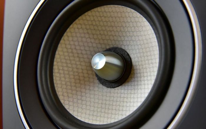 Củ loa mid-bass 6 inch có công nghệ hình nón hỗn hợp