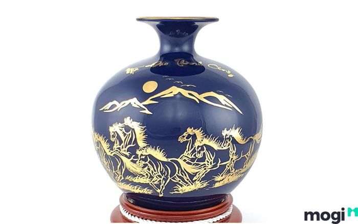 Bình hút lộc phù hợp cho người mệnh Mộc sẽ hỗ trợ phát triển tài vận và mang lại sự thịnh vượng cho gia chủ.