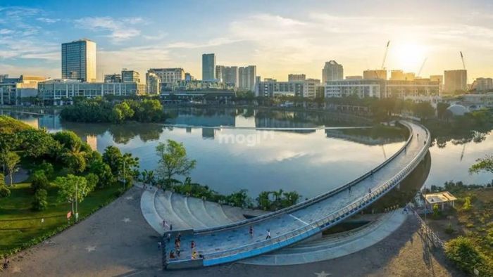 Câu hỏi thường gặp: Cầu Ánh Sao ở đâu? Câu trả lời là khu đô thị Phú Mỹ Hưng, Quận 7 - Nguồn: Internet