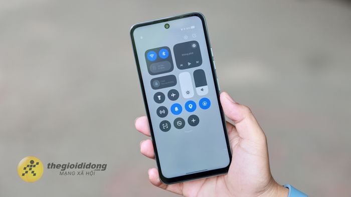 Trên tay TECNO Spark GO 2: Màn hình 120 Hz, pin lớn 5.200 mAh mà giá chỉ 1.89 triệu đồng