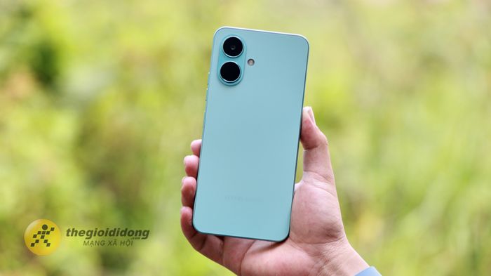 Trên tay TECNO Spark GO 2: Màn hình 120 Hz, pin lớn 5.200 mAh mà giá chỉ 1.89 triệu đồng