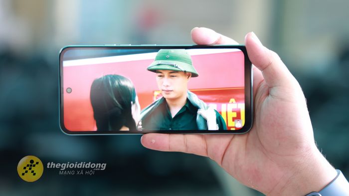 Trên tay TECNO Spark GO 2: Màn hình 120 Hz, pin lớn 5.200 mAh mà giá chỉ 1.89 triệu đồng