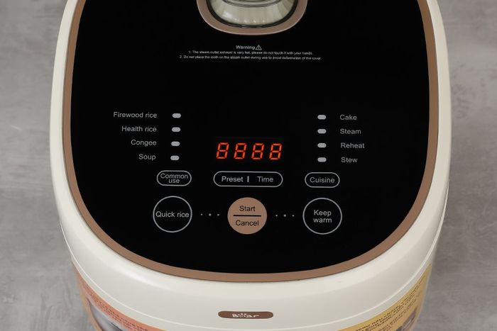 Nồi cơm điện tử Bear 1 lít DFB-C30D1 - Bảng điều khiển
