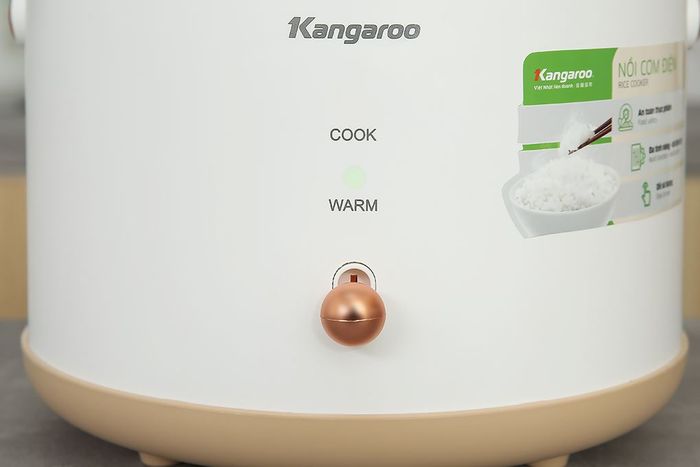 Nồi cơm nắp gài Kangaroo 0.8 lít KGRC08M3 - Bảng điều khiển