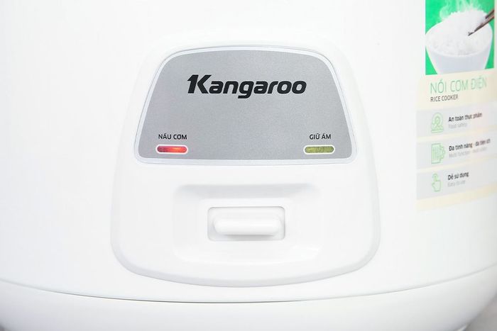 Nồi cơm nắp gài Kangaroo 1.8 lít KGRC18M8 - Bảng điều khiển