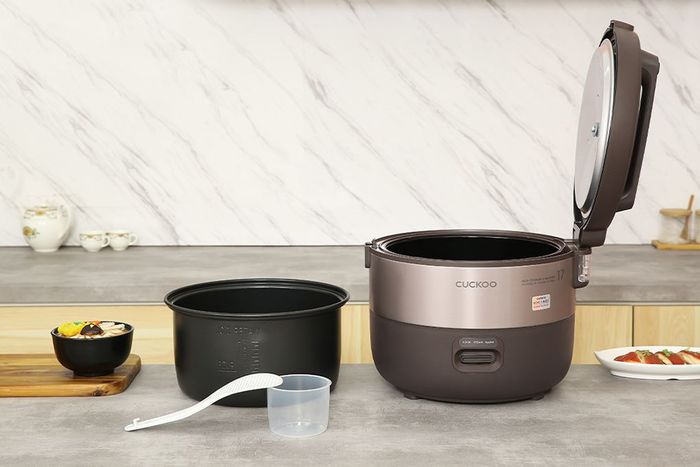 Nồi cơm nắp gài Cuckoo 3.06 lít CR-1755/KBBKCRVN - Tiện ích