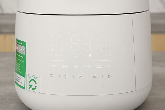 Nồi cơm điện tử áp suất Cuckoo 0.54 lít CRP-T0310FGW - Bảng điều khiển