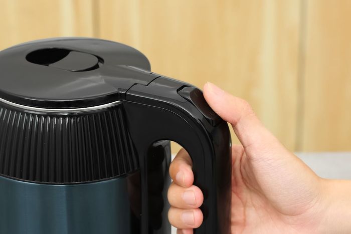Nút bật/tắt - Bình đun siêu tốc Rapido 2.2 lít RK2217-B
