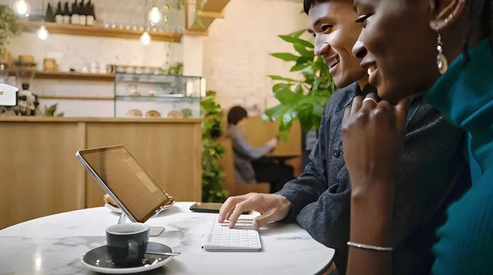 Thiết kế siêu mỏng và siêu nhẹ - Logitech Keys-To-Go 2