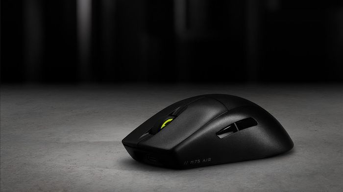 Chơi game liên tục không ngừng nghỉ - Chuột sạc Bluetooth Gaming Corsair M75 Air