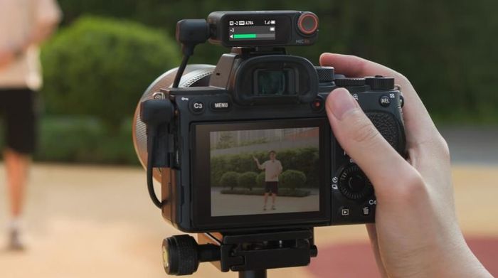 Thiết bị thu âm không dây DJI Mic 2 (2TX + 1RX + 1 Hộp sạc Mic) _DMT02&DMR02&DMC02 - Kết nối linh hoạt