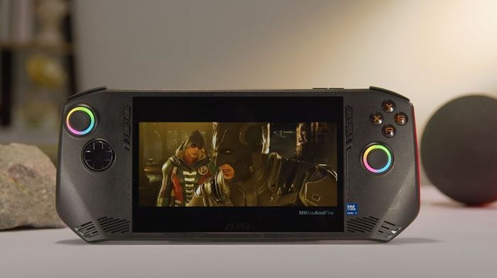 Máy chơi game cầm tay MSI Claw A1M-049VN Core Ultra 7 155H - Nhỏ gọn và nhẹ