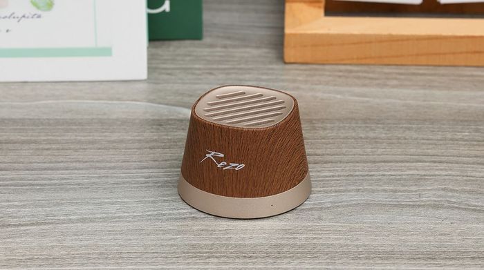 Thiết kế sang trọng và nhỏ gọn của loa Bluetooth Rezo MagSound mang lại vẻ hiện đại, tinh tế cho không gian