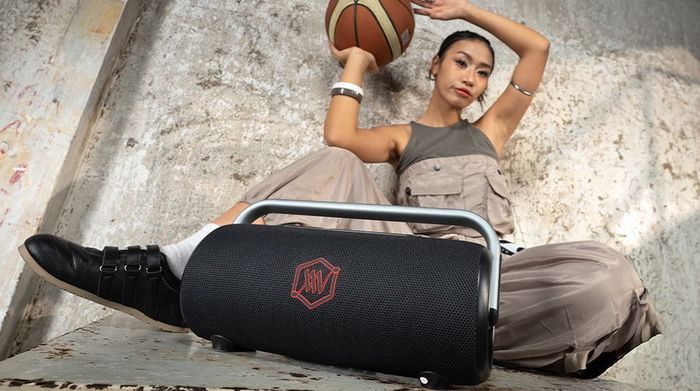 Pin 9 tiếng và sạc nhanh USB-C giúp loa Alpha Works AW-IKON20 luôn sẵn sàng cho mọi hành trình