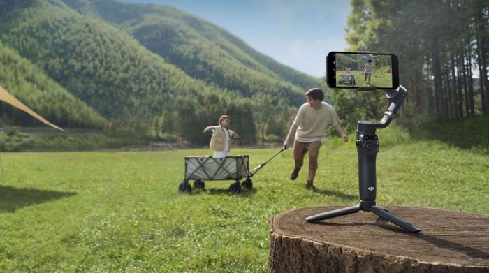 Thiết bị cầm tay chống rung cho điện thoại DJI Osmo Mobile 6_OE200 - Chủ thể ở trung tâm