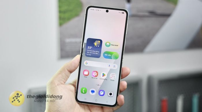 Samsung Galaxy Z Flip7 FE 5G 8GB/128GB - Màn hình chính