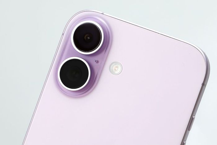 iPhone 17 thường với camera Dual Fusion 48MP ghi lại khoảnh khắc sắc nét, chi tiết tự nhiên và phóng to rõ nét hơn