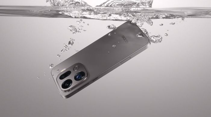 Ba chuẩn IP66, IP68, IP69 giúp máy chống nước và bụi hiệu quả, hoạt động ổn định dù đi mưa hay làm việc ngoài trời trên OPPO Find X9 Pro