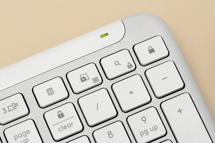 Kết nối linh hoạt, tương thích đa nền tảng - Bộ Bàn Phím Chuột Bluetooth Logitech Signature Slim MK950