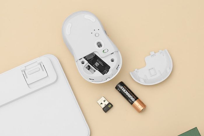 Sử dụng dài lâu với pin AAA - Bộ Bàn Phím Chuột Bluetooth Logitech Signature Slim MK950