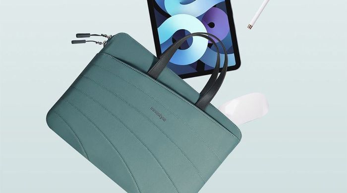 Ngăn chứa thông minh trên túi xách CarryLite Slim S600 giúp sắp xếp phụ kiện gọn gàng