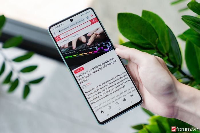 Smartphone tầm trung hoàn toàn có thể đáp ứng tốt nhu cầu sử dụng hàng ngày của người dùng.