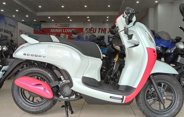 Honda Scoopy 2021 nhập khẩu từ Thái Lan có giá trên 70 triệu đồng tại Việt Nam.