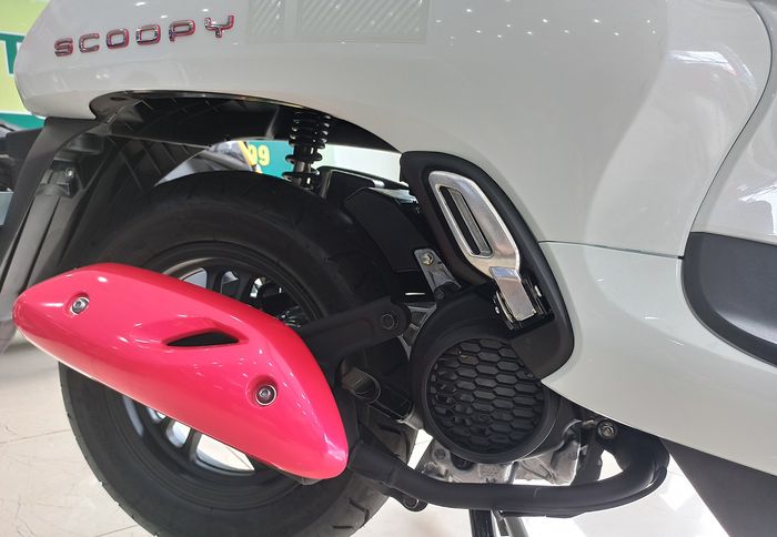 Honda Scoopy 2021 nhập khẩu từ Thái Lan có giá trên 70 triệu đồng tại Việt Nam.