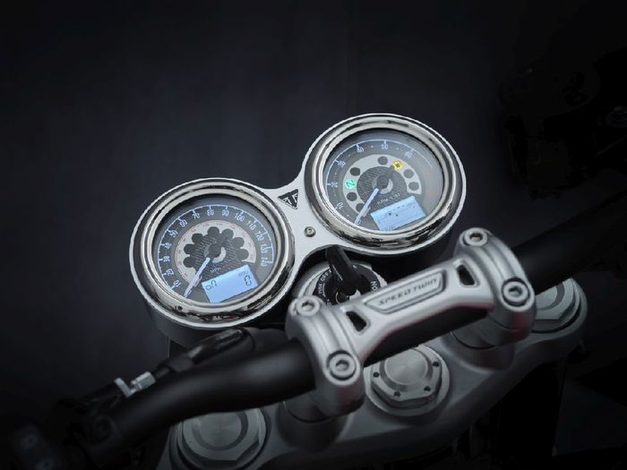 Triumph Speed Twin 2021 sẽ sớm có mặt tại Việt Nam với nhiều nâng cấp đáng chú ý. Màn hình kỹ thuật số với đồng hồ analog truyền thống sẽ xuất hiện trên phiên bản mới.