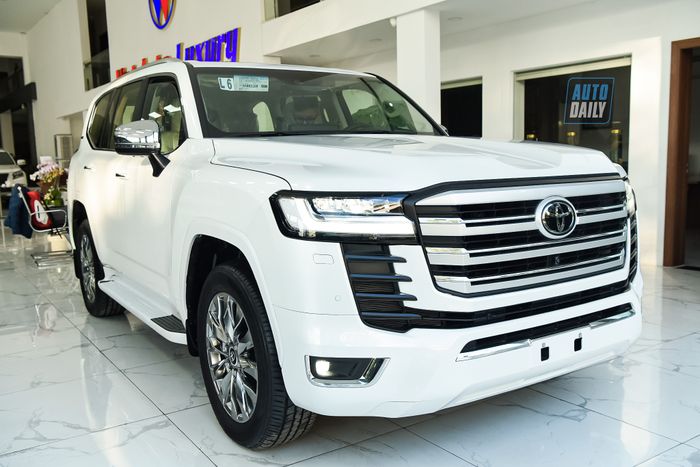 Thông tin chi tiết về Toyota Land Cruiser VXR 2022 nhập khẩu từ Trung Đông vào Việt Nam 15.jpg